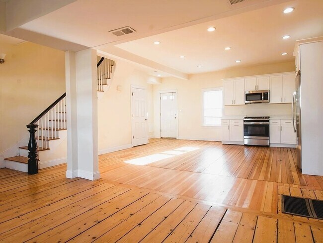 Primary Photo - 14 Humboldt Pl