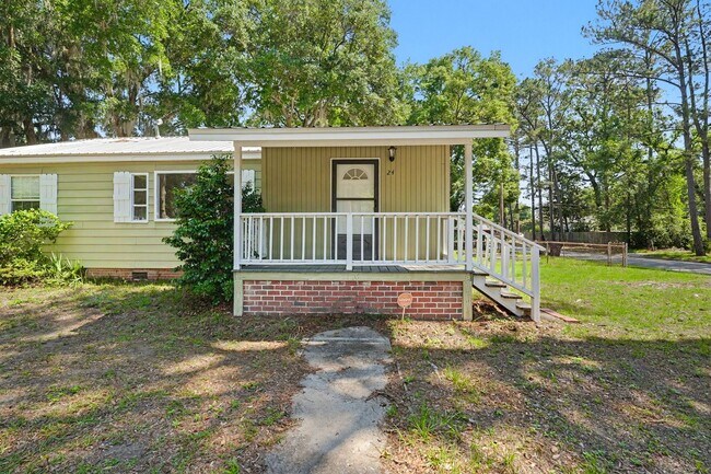 Building Photo - 3 Bed 2 Bath Home with Great Outdoor Space!