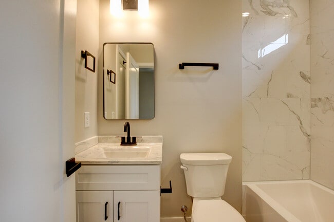 Building Photo - 238 3rd St