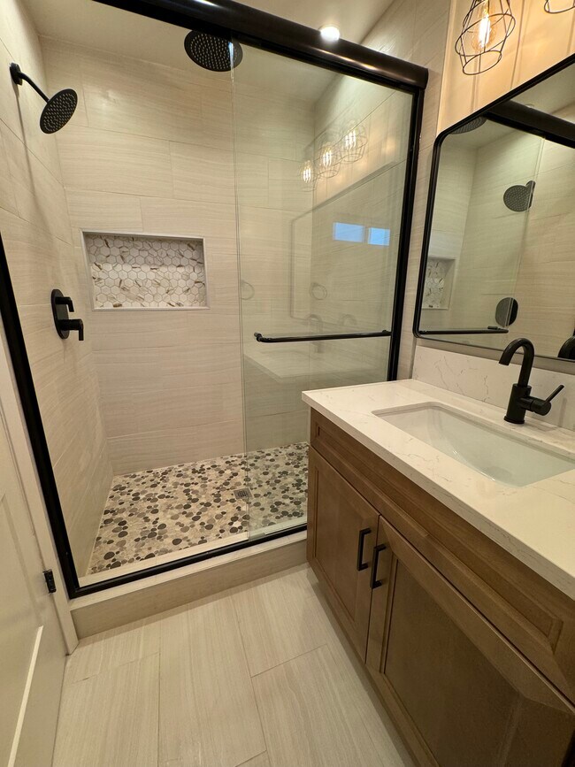 Building Photo - 10434 Baird Ave