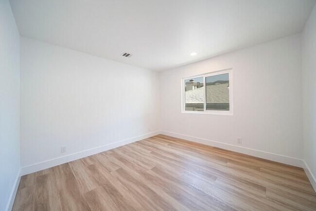 Building Photo - 9455 Hillhaven Ave