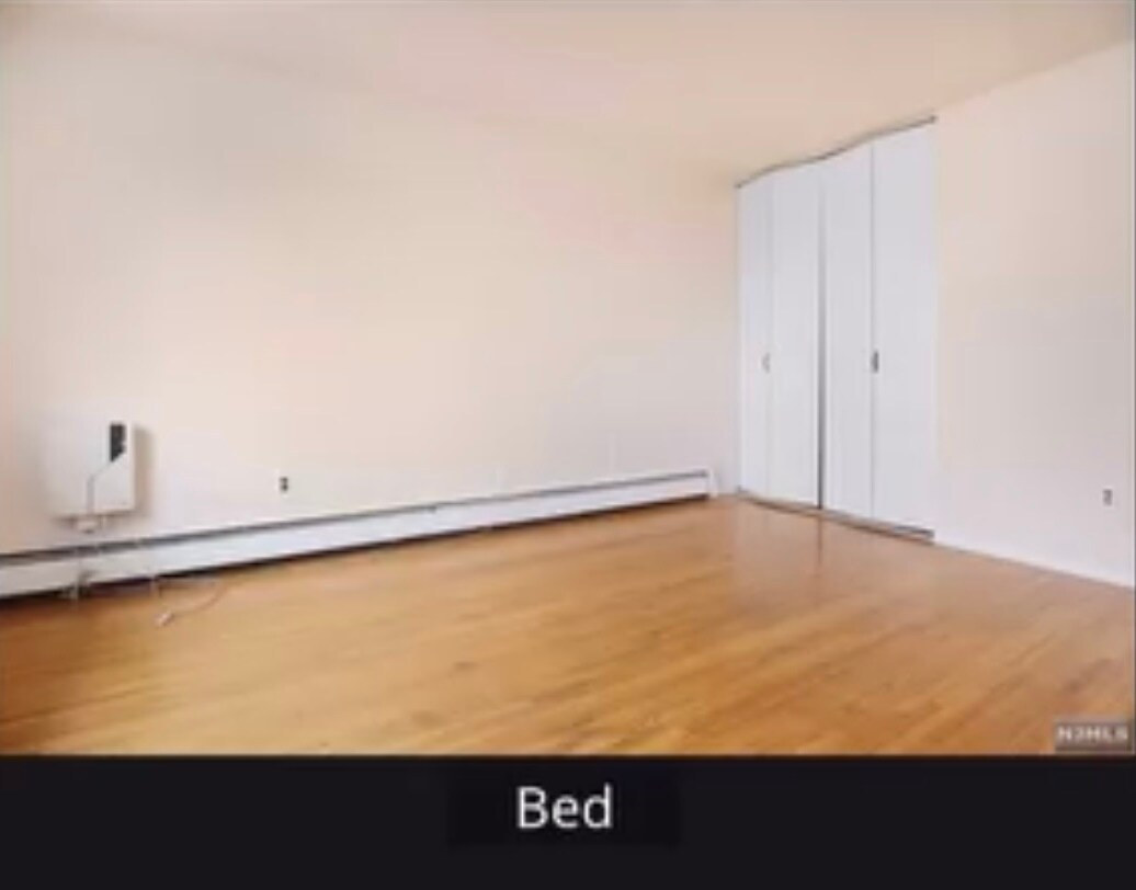 Blank Canvas Master Bedroom - 711 Bergen St