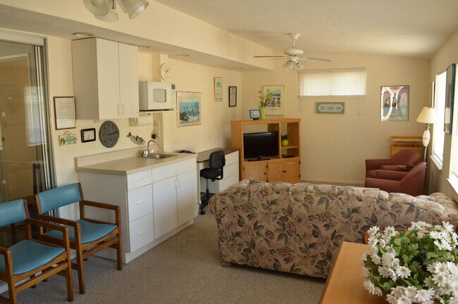 Building Photo - Fully Furnished Short Term Rental