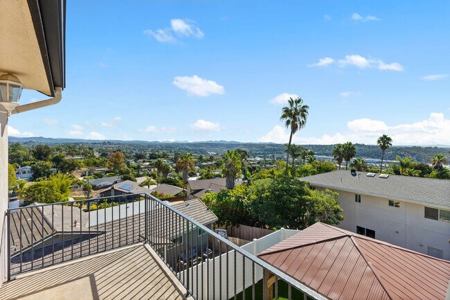 Building Photo - Spacious 7-Bedroom Home with Ocean Views i...