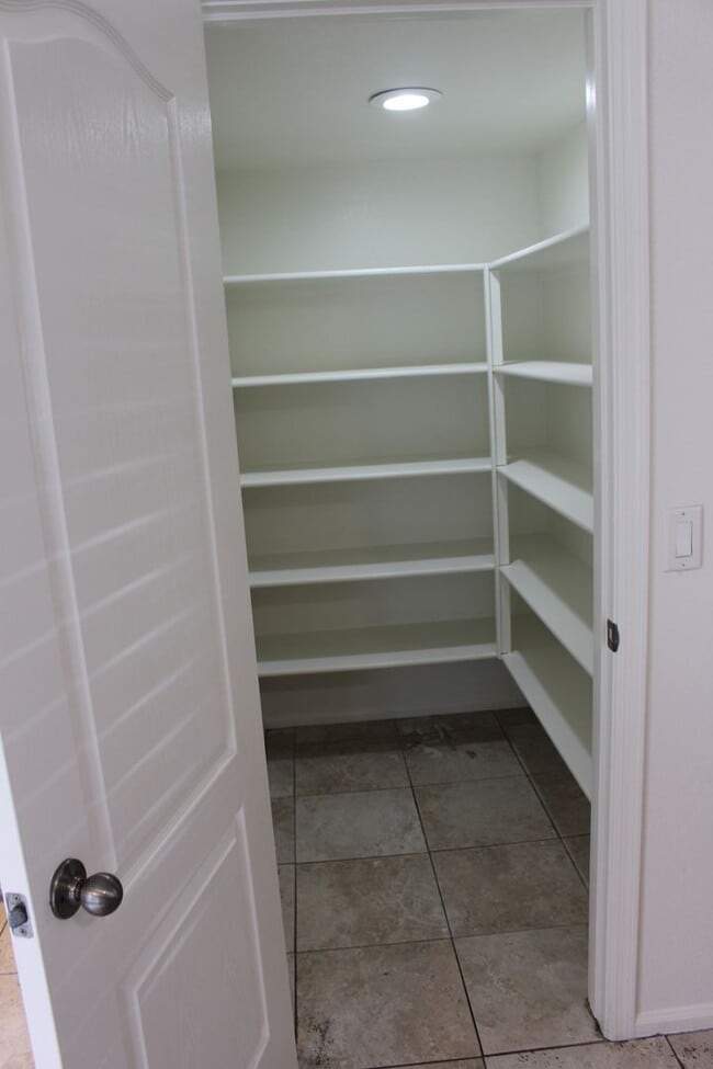 Building Photo - 3 bedroom with loft in Cheatham farms