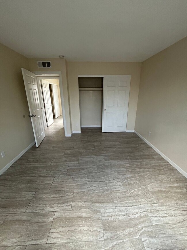 Building Photo - Peoria 2 bed/2 bath house
