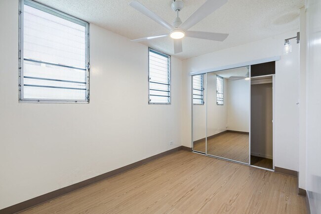 Building Photo - Close to UH- 2 bed/ 1 bath/ 1 parking