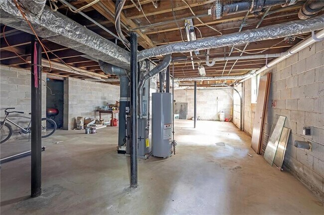 Building Photo - 5960 Brookdale Ln SW