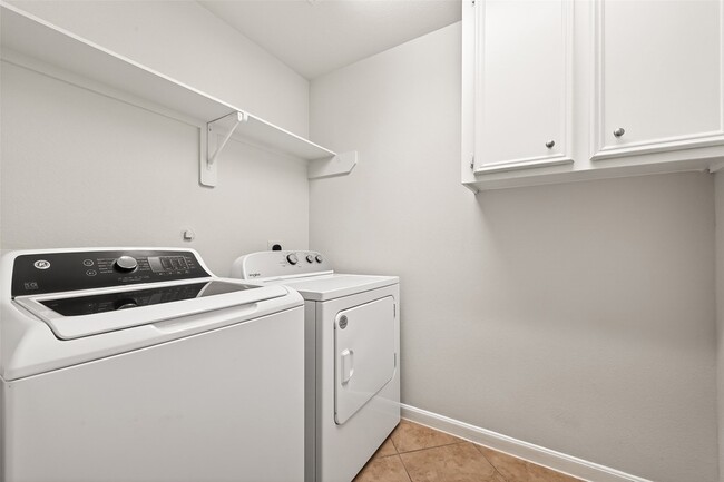 Building Photo - 8858 Distant Woods Dr