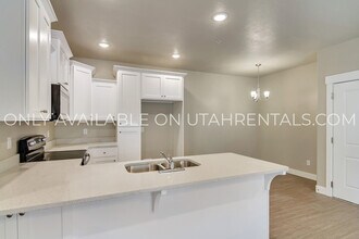 Building Photo - 1128 S 820 E