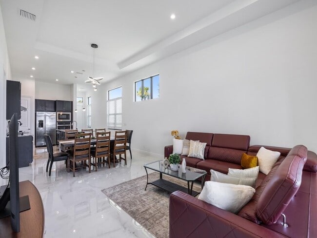 Building Photo - 12442 SW Lunata Way
