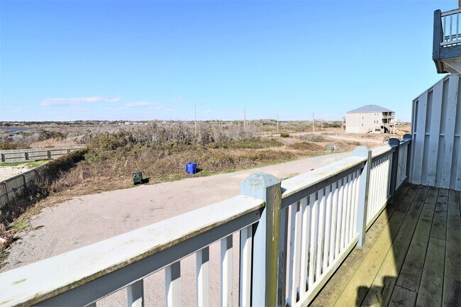 Building Photo - Pet Friendly Off Season Rental 4 Bedroom Oceanfront next to North Topsail Seaview Pier 12/1/2025 ...