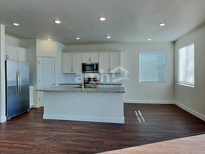 Building Photo - 1279 N Wagon Wy