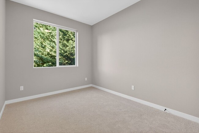 Building Photo - 10905 SE Home Ave