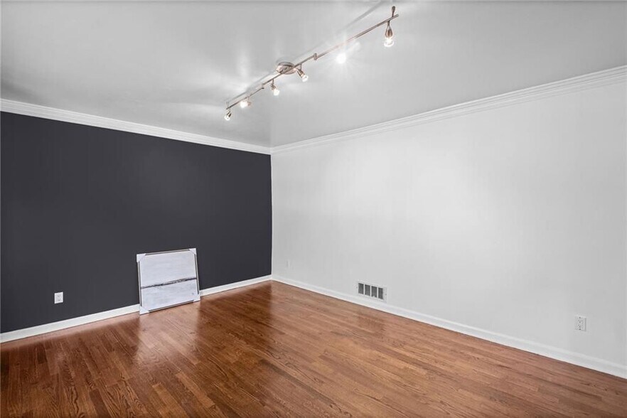 Building Photo - 5291 Manhasset Cove