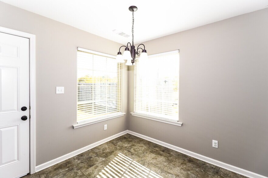 Building Photo - 9093 Tremont Dr