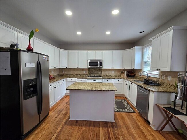 Building Photo - 5085 Byers Rd