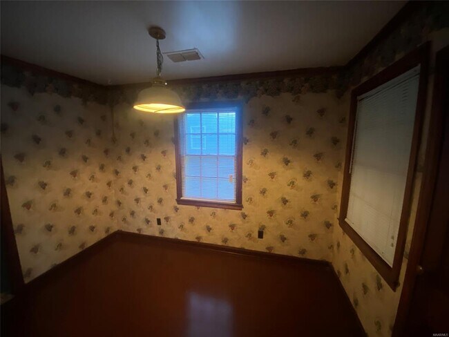 Building Photo - 2076 Midway St