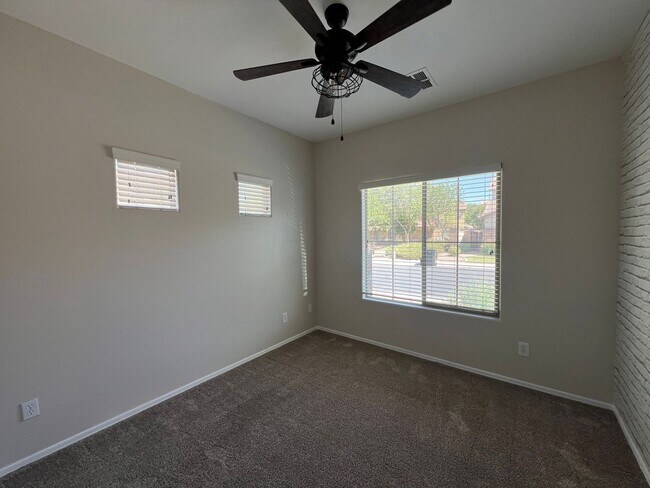 Building Photo - Fabulous Gilbert Location near San Tan Mall
