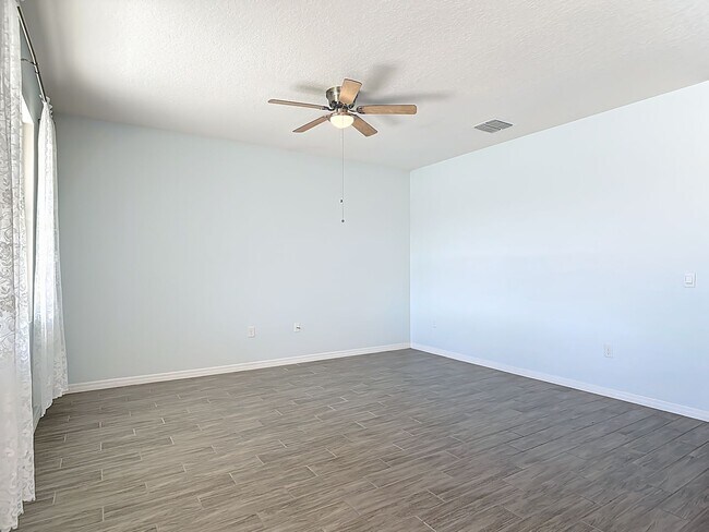Building Photo - Beautiful Oak Leaf Preserve 3 Bedroom 2 Bathroom Smart Home