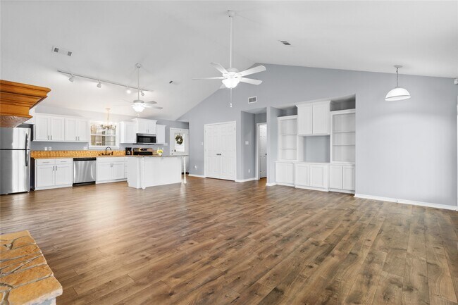 Building Photo - 140 Meadowview Dr