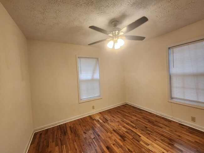 Building Photo - 3 Bed 2 Bath - North Columbus