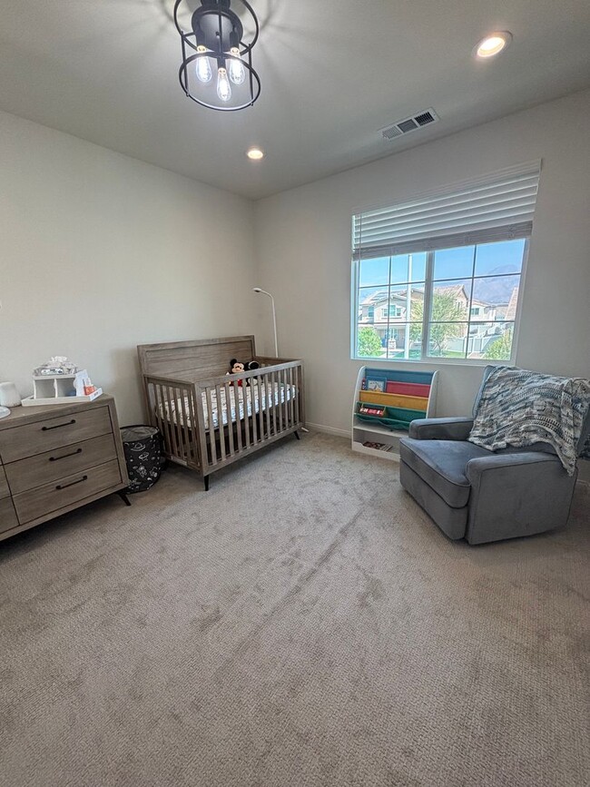 Building Photo - Beautiful 4- Bedroom Home