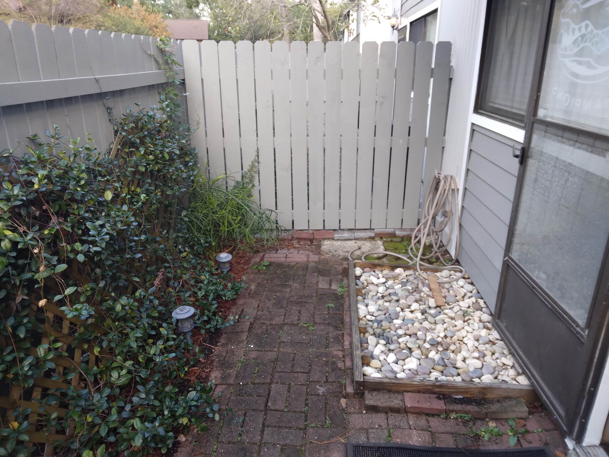 foot bath and small garden on either side of fence - 4415 NW 41st Plz