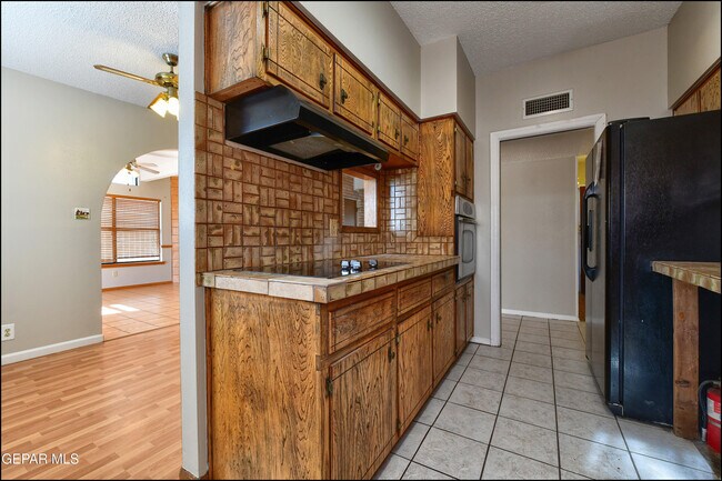 Building Photo - 5108 Paris Ave