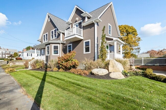 Building Photo - 119 Sycamore St