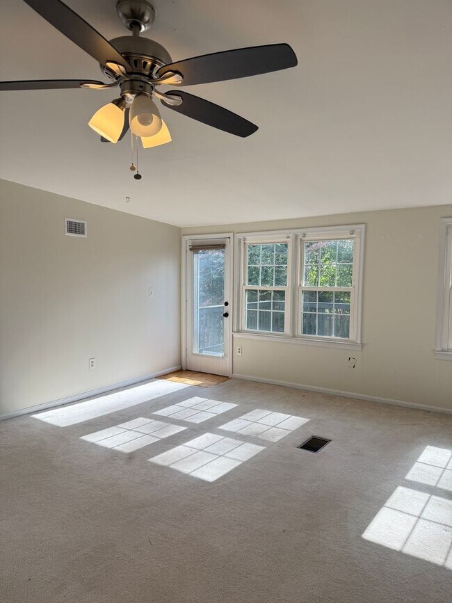 Building Photo - Charming 3-Bedroom Home in Silver Spring