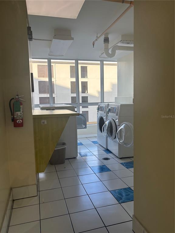 Building Photo - 470 3rd St S