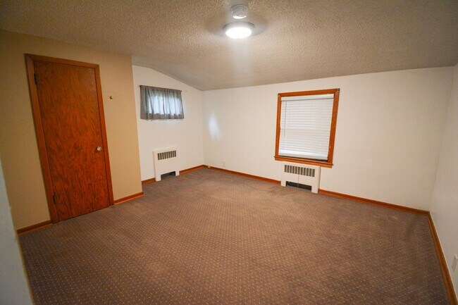 Building Photo - 420 8th Ave SE