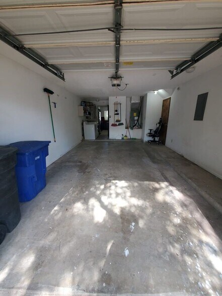 Building Photo - 120 Sunflower Ave