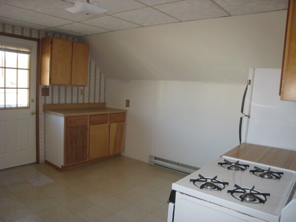 Building Photo - 113 Pleasant St