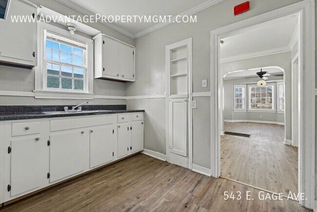 Building Photo - 543 E Gage Ave