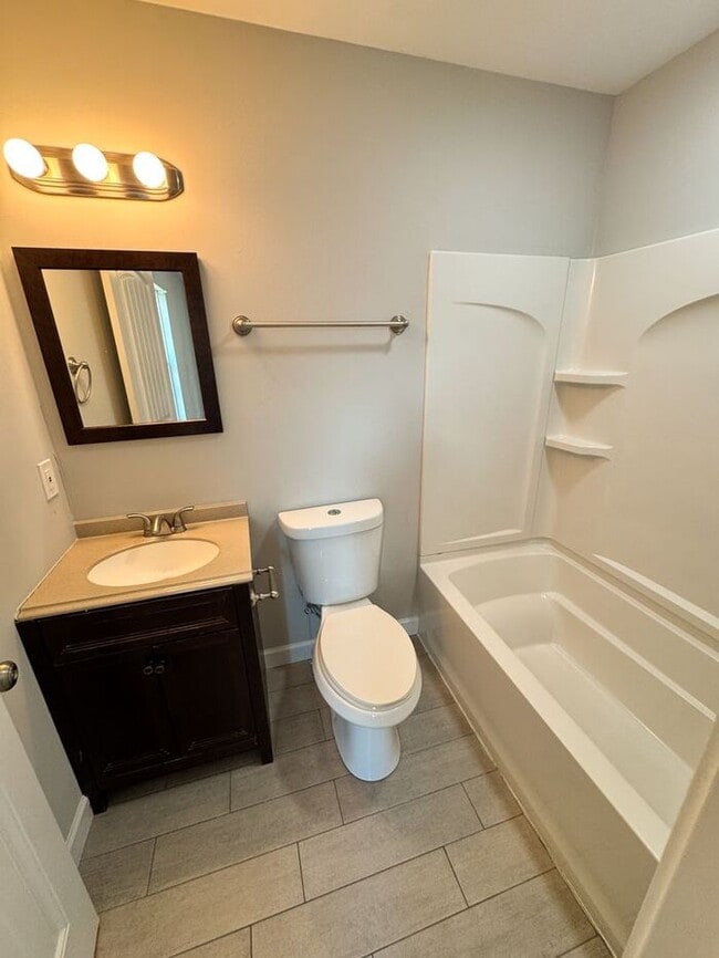 Building Photo - Modern Town Home on Beals Chapel