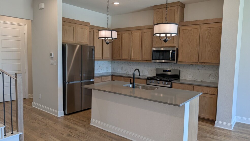 Kitchen - 835 Lennox Dr