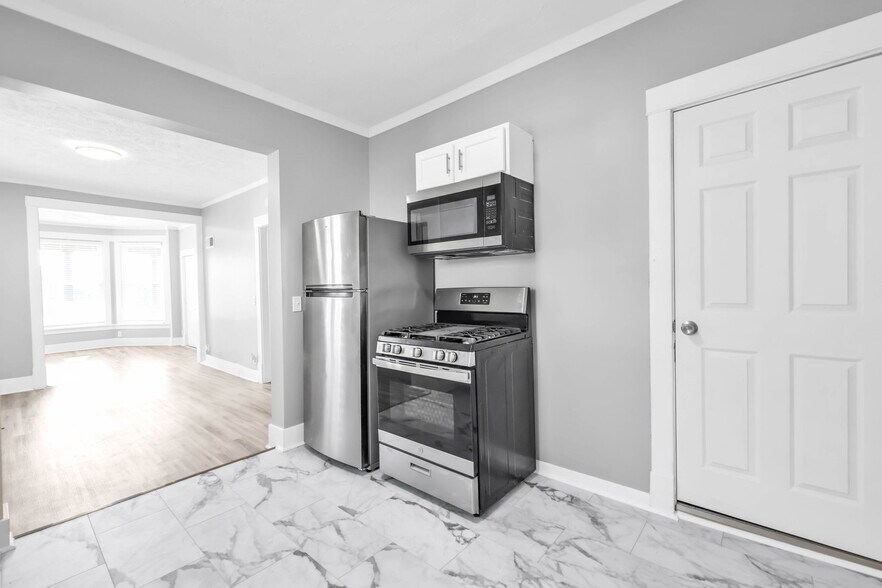 Building Photo - 3860 Dodge St