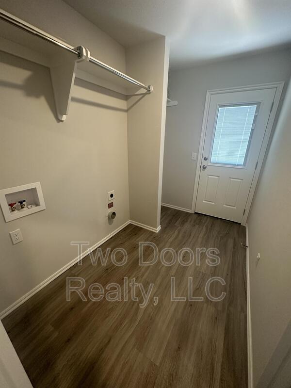 Building Photo - 1015 Ichabod Cir