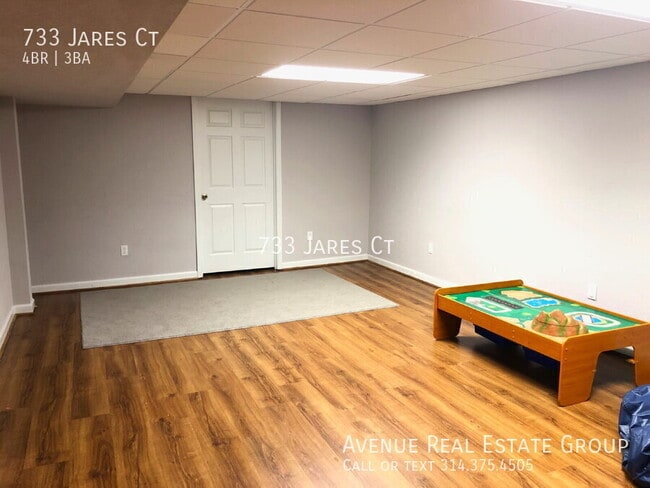 Building Photo - 733 Jares Ct