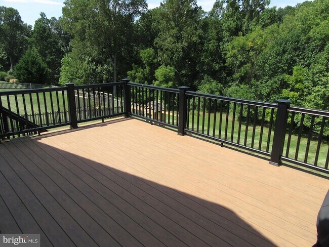 Building Photo - 251 Mill House Dr