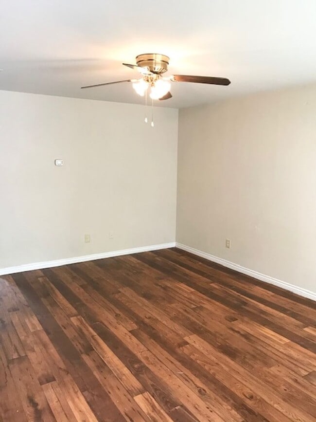 Building Photo - 2 Story townhome in Moody, Texas.