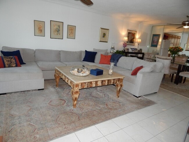 Building Photo - 2829 NE 33rd Ct