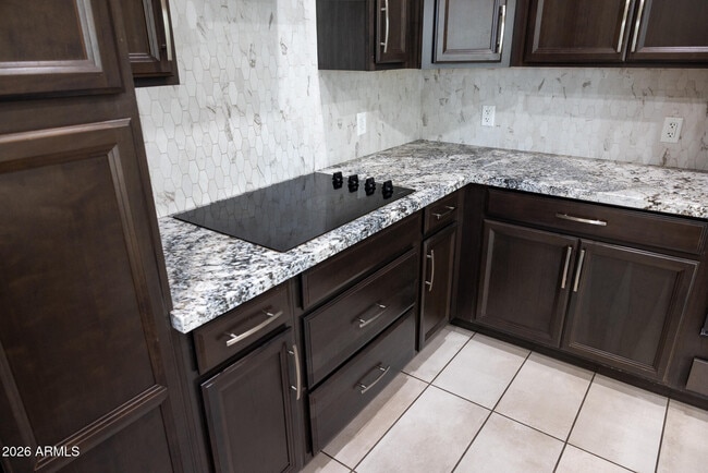 Building Photo - 2462 E Lovebird Ln