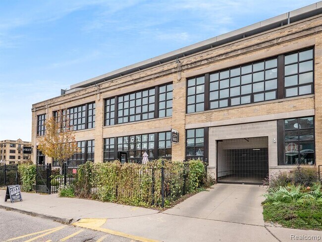 Building Photo - 460 W Canfield St