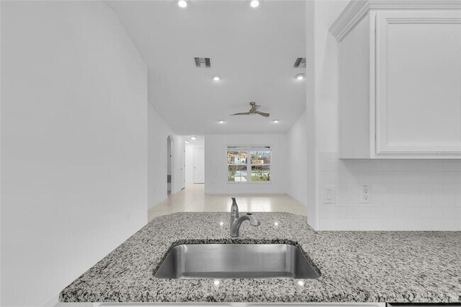 Building Photo - 13 Llovera Pl