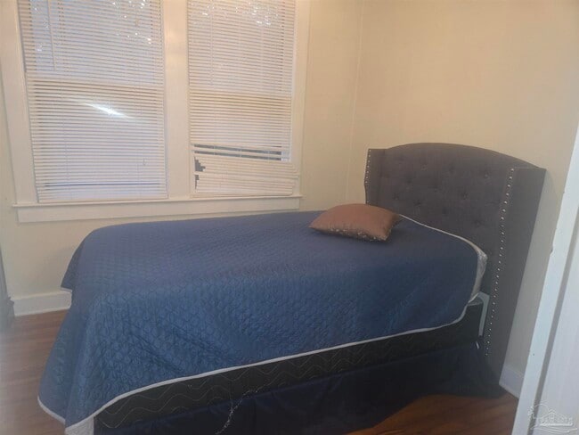 Building Photo - 515 N Barcelona St