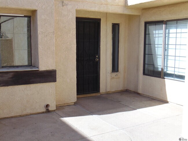 Building Photo - 10454 S Del Montes