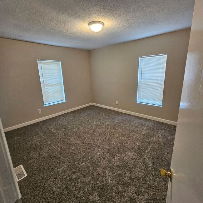 Building Photo - Charming 2 Bedroom Home in Independence!